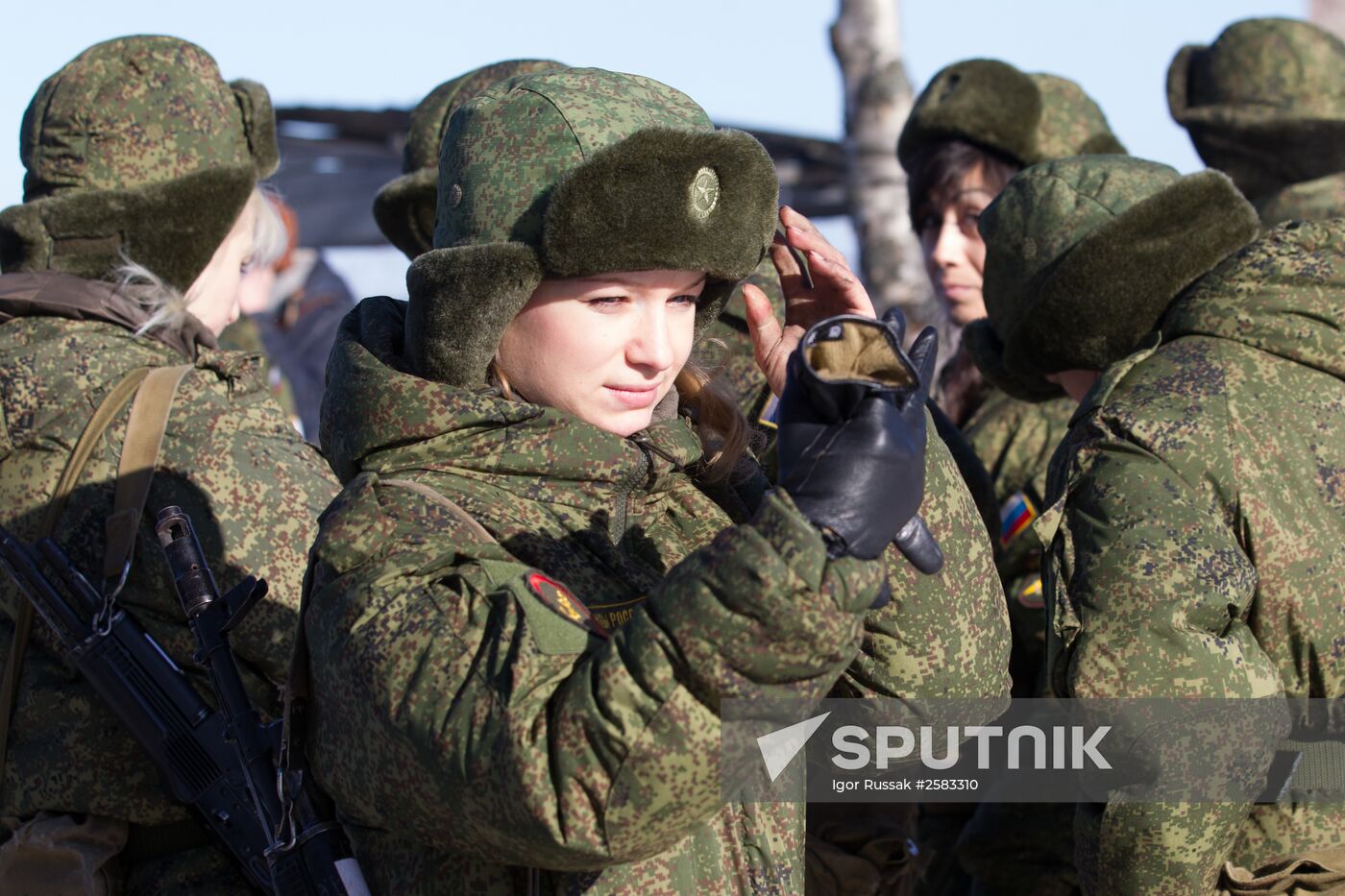Female contract soldiers undergo general military training in Leningrad Region