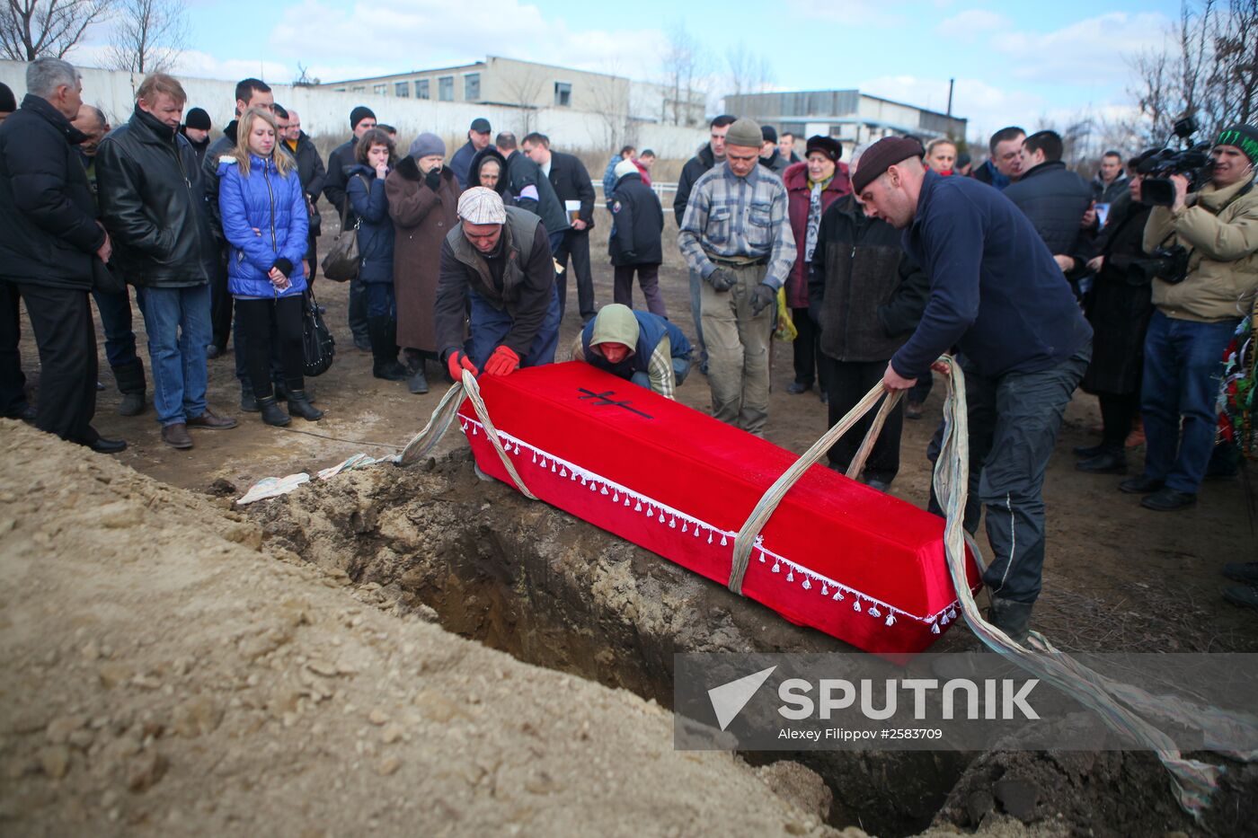 Miners who died in Zasyadko coal mine blast are buried in Donetsk