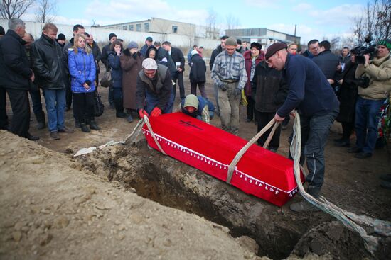 Miners who died in Zasyadko coal mine blast are buried in Donetsk