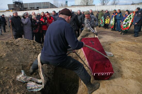 Miners who died in Zasyadko coal mine blast are buried in Donetsk