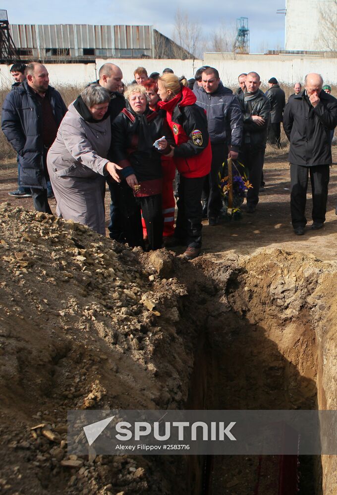 Miners who died in Zasyadko coal mine blast are buried in Donetsk