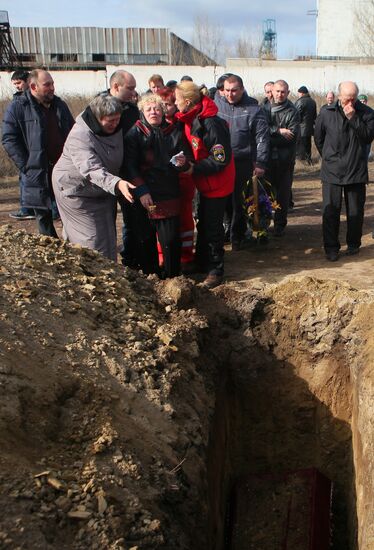 Miners who died in Zasyadko coal mine blast are buried in Donetsk