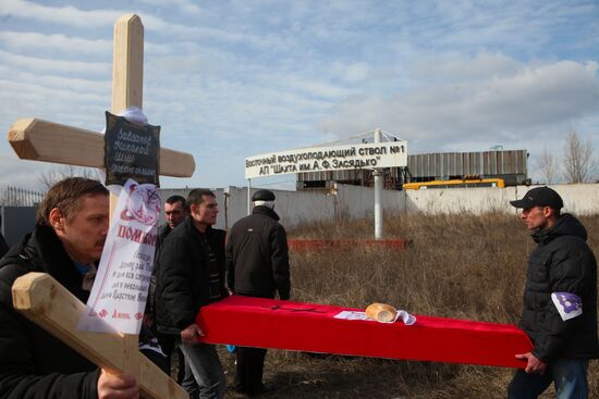 Miners who died in Zasyadko coal mine blast are buried in Donetsk