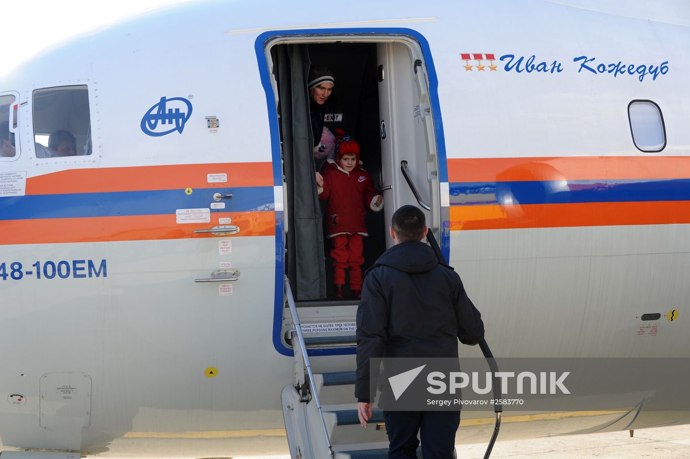 Emergencies Ministry charter plane delivers cured Donbas children to Rostov-on-Don