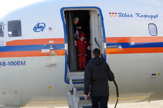 Emergencies Ministry charter plane delivers cured Donbas children to Rostov-on-Don