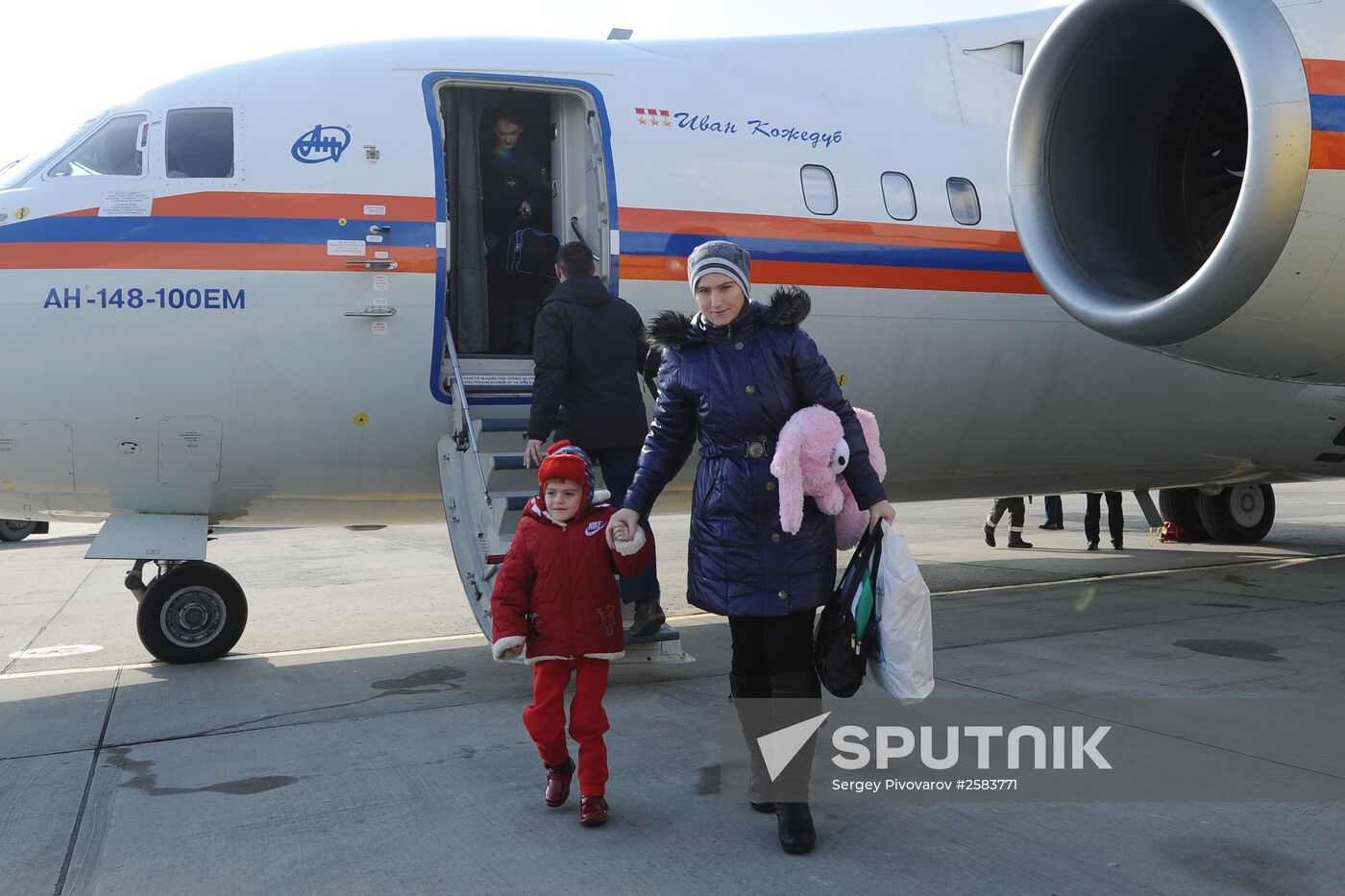 Emergencies Ministry charter plane delivers cured Donbas children to Rostov-on-Don