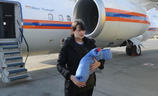 Emergencies Ministry charter plane delivers cured Donbas children to Rostov-on-Don