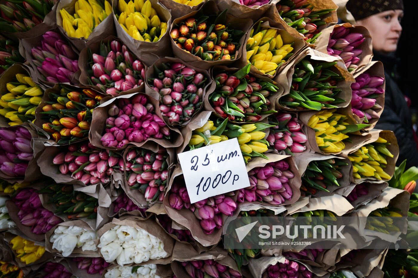 Selling flowers on eve of March 8