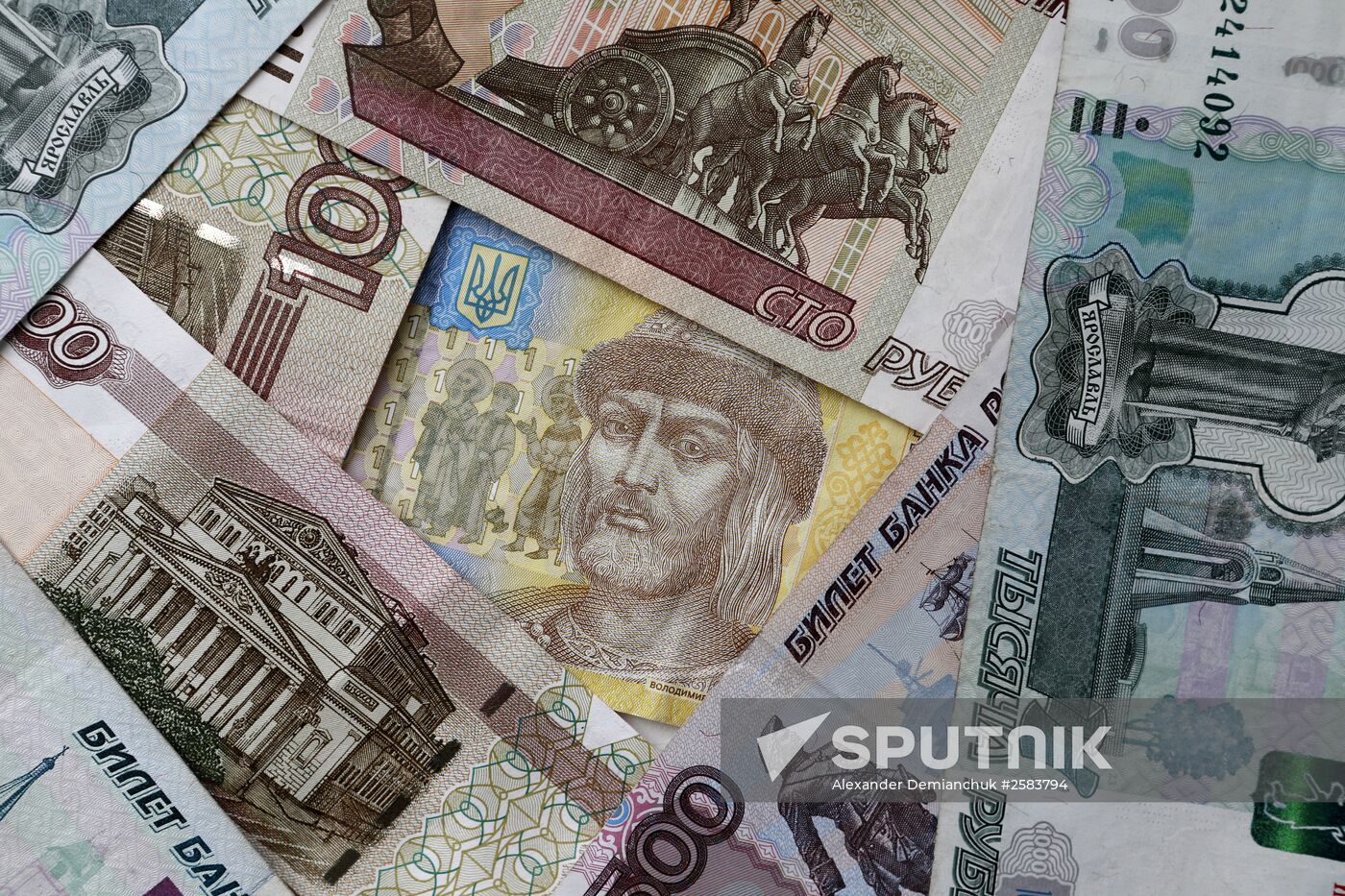 Russian and Ukrainian bills and coins