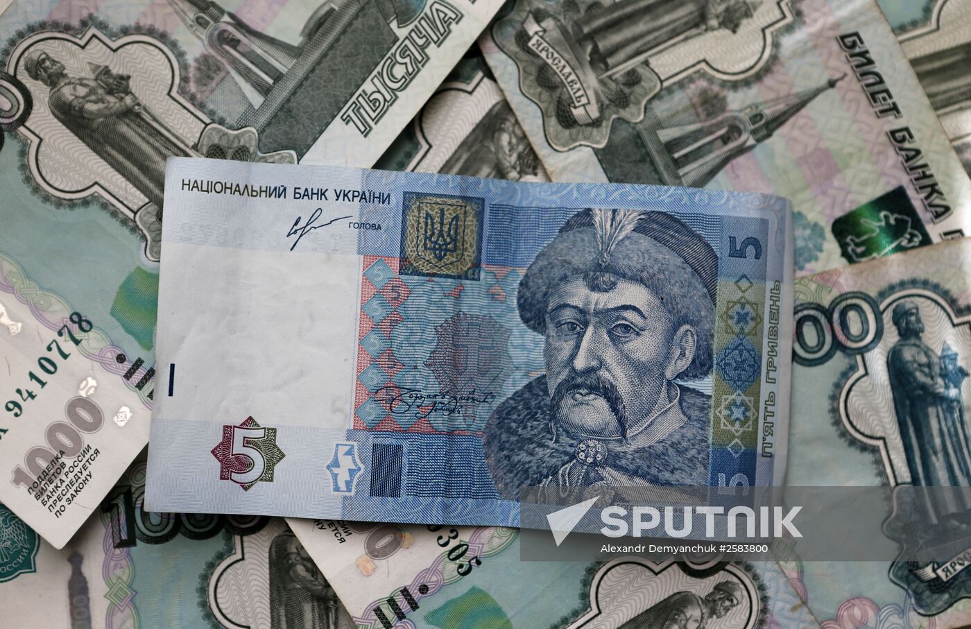 Russian and Ukrainian bills and coins