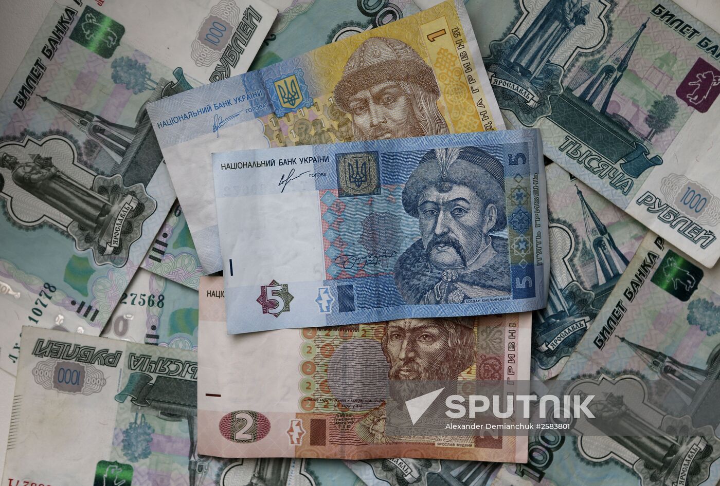 Russian and Ukrainian bills and coins