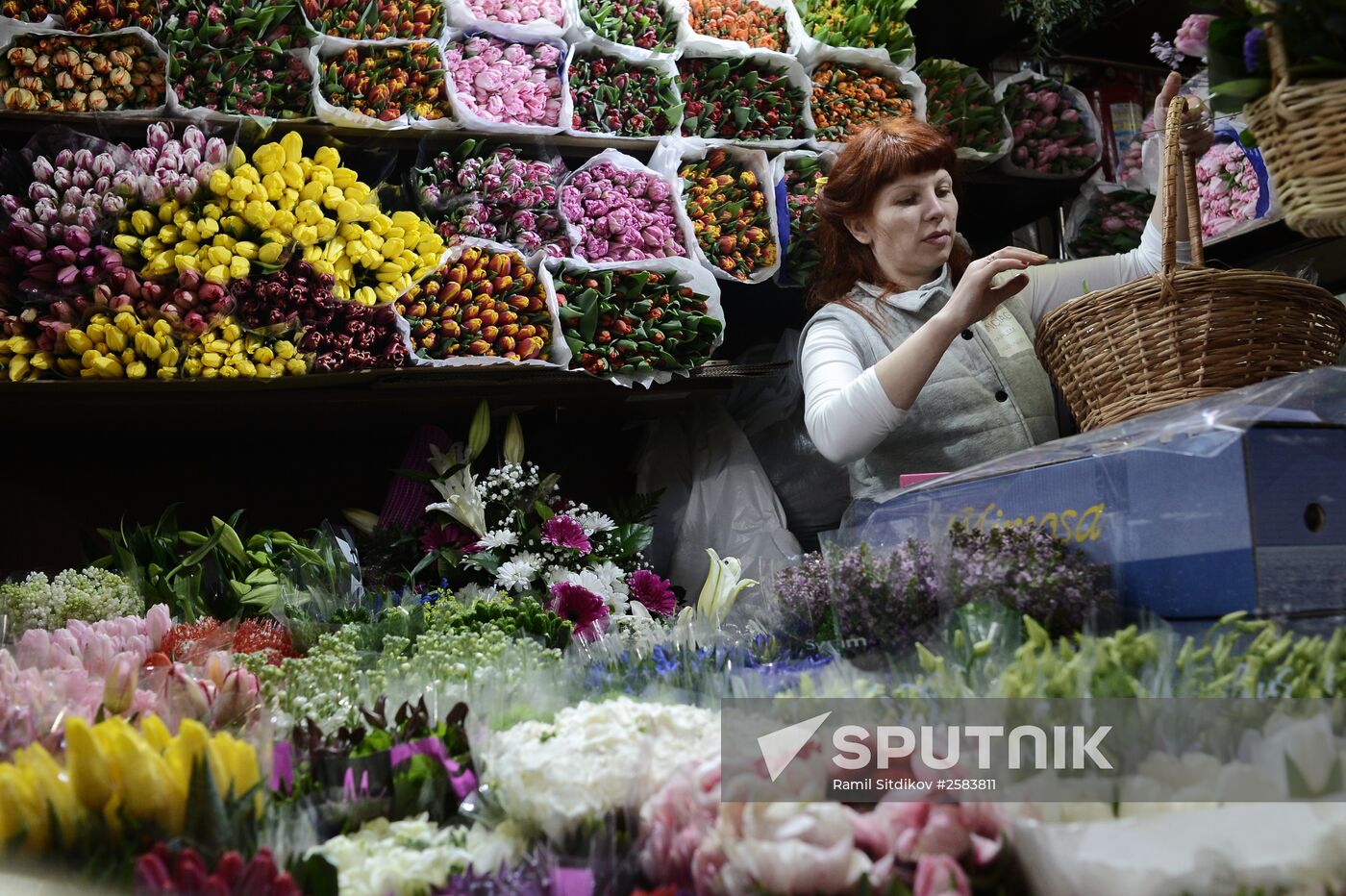 Selling flowers on eve of March 8