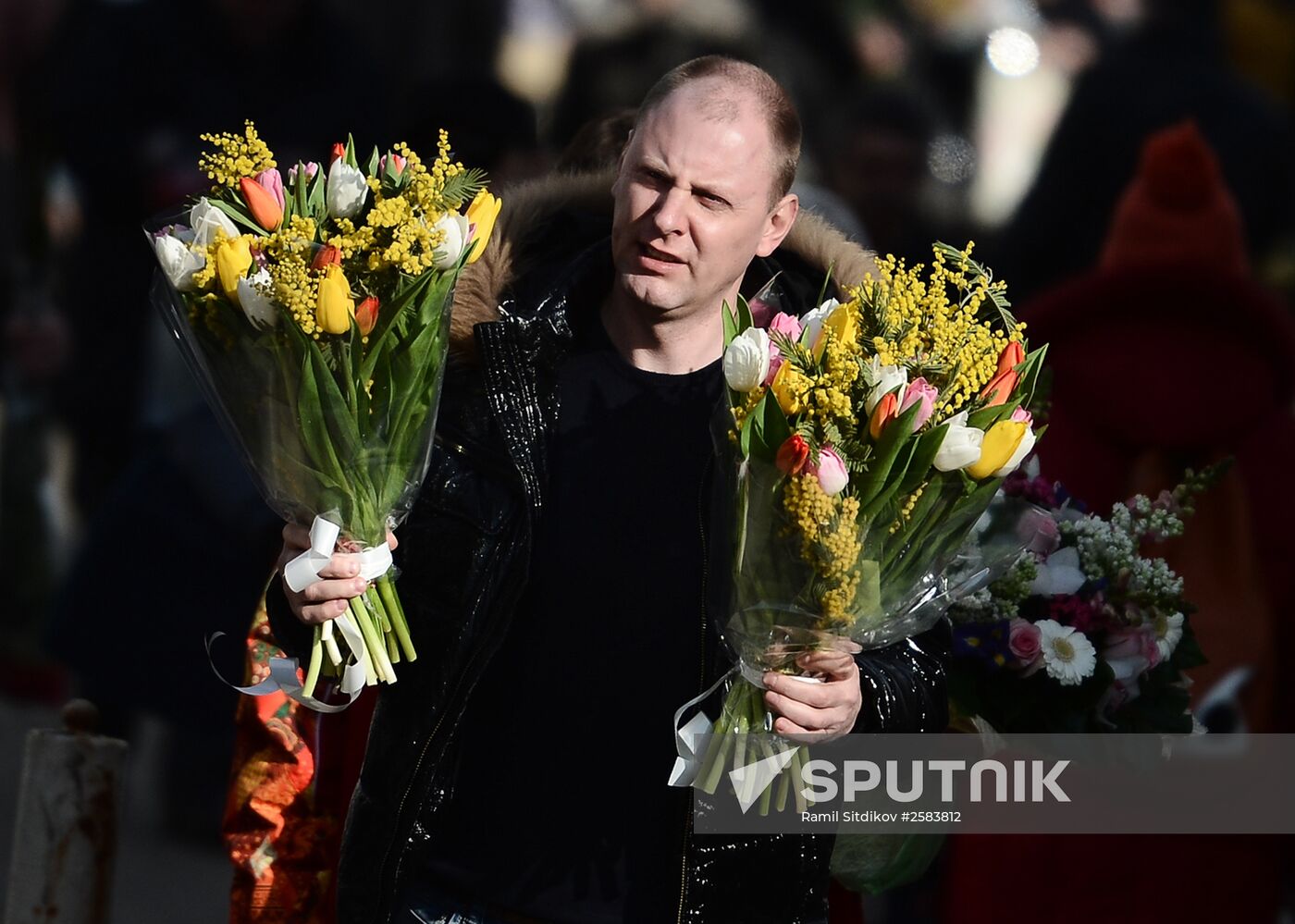 Selling flowers on eve of March 8