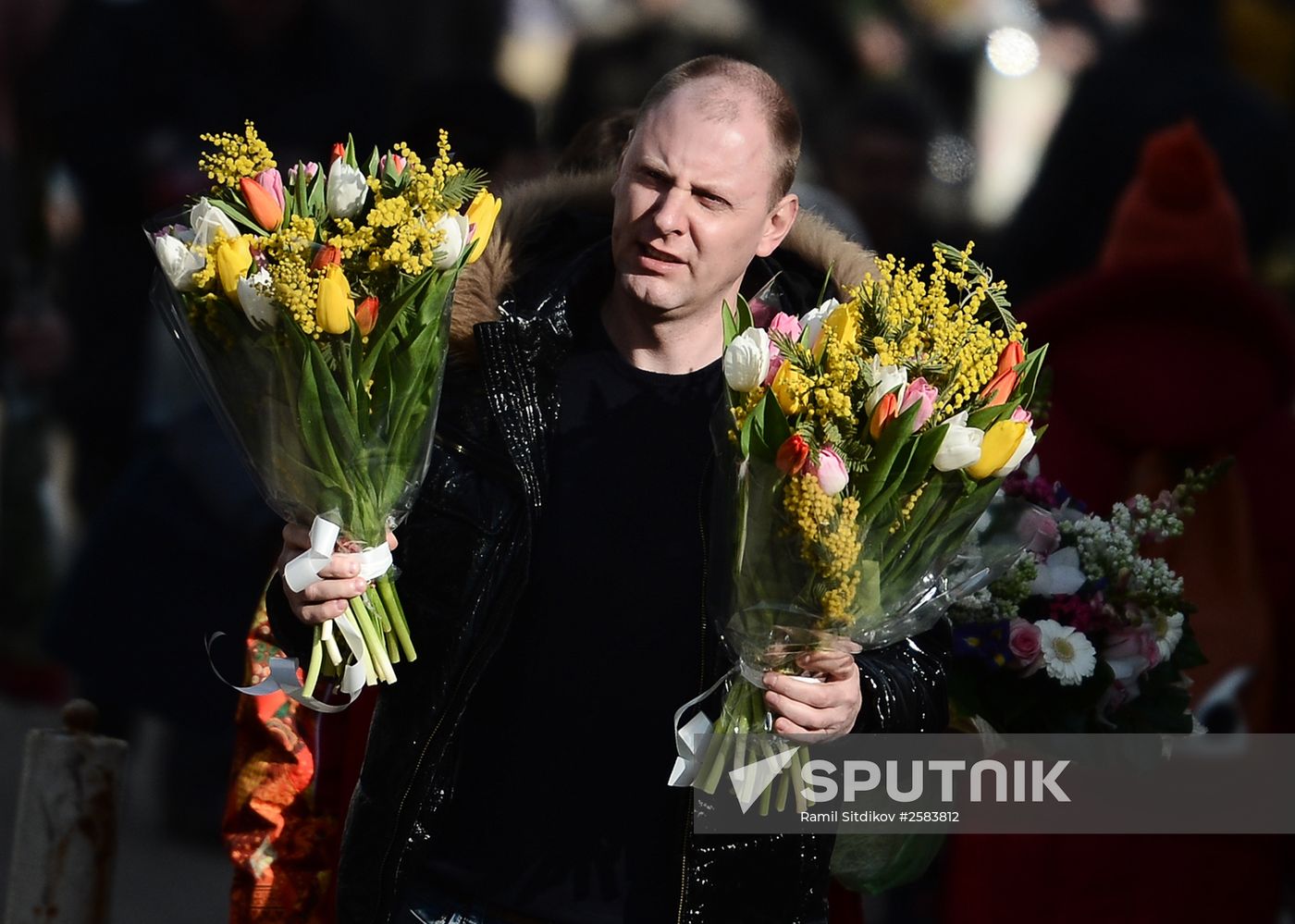 Selling flowers on eve of March 8