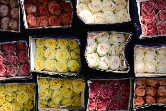 Selling flowers on eve of March 8