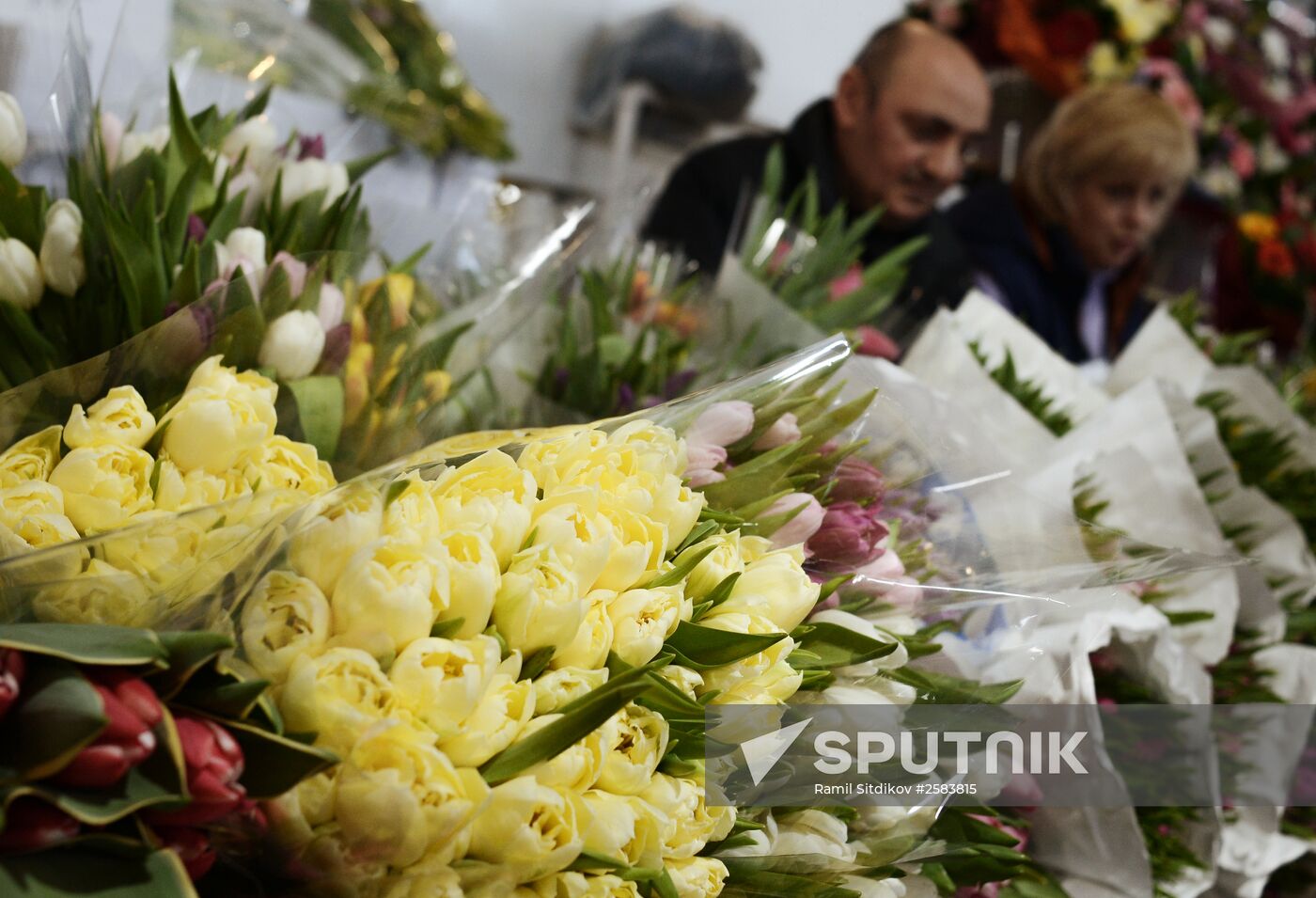 Selling flowers on eve of March 8