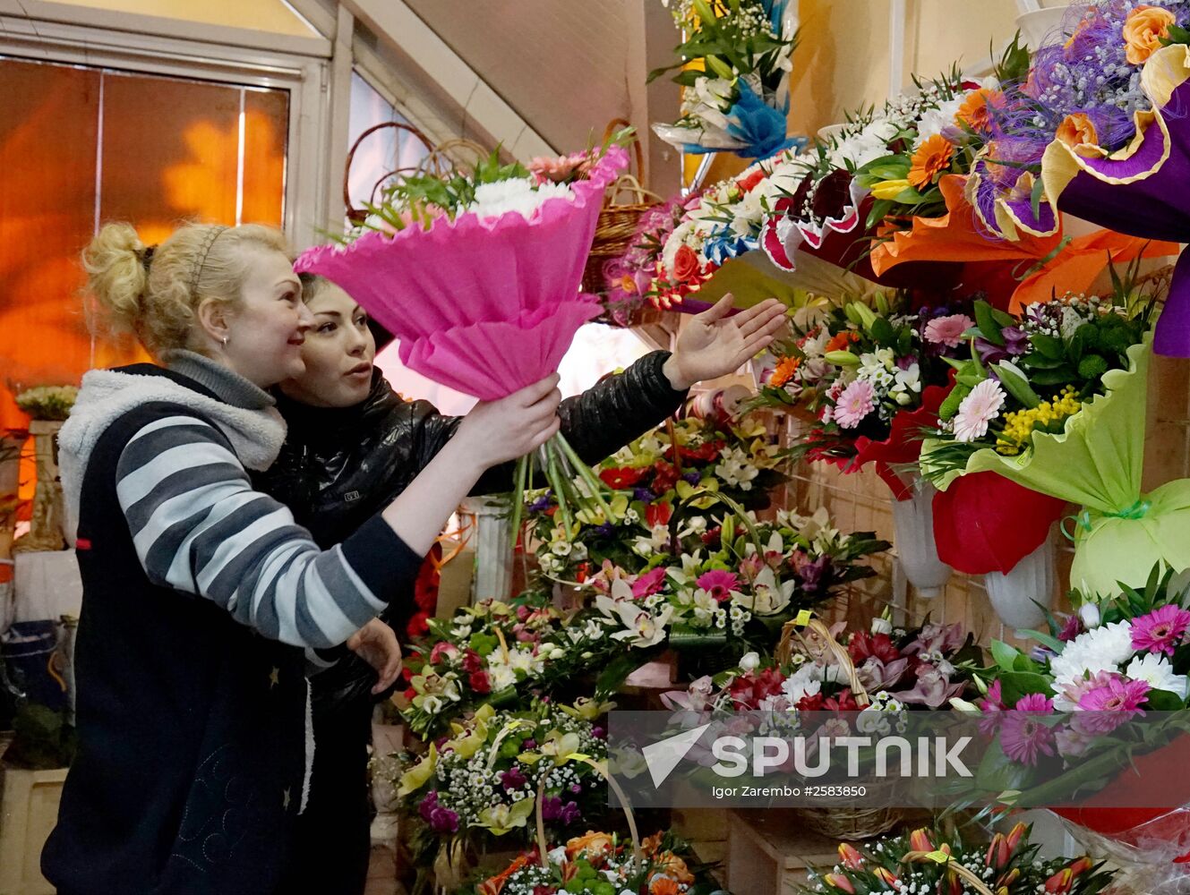 Selling flowers on eve of March 8