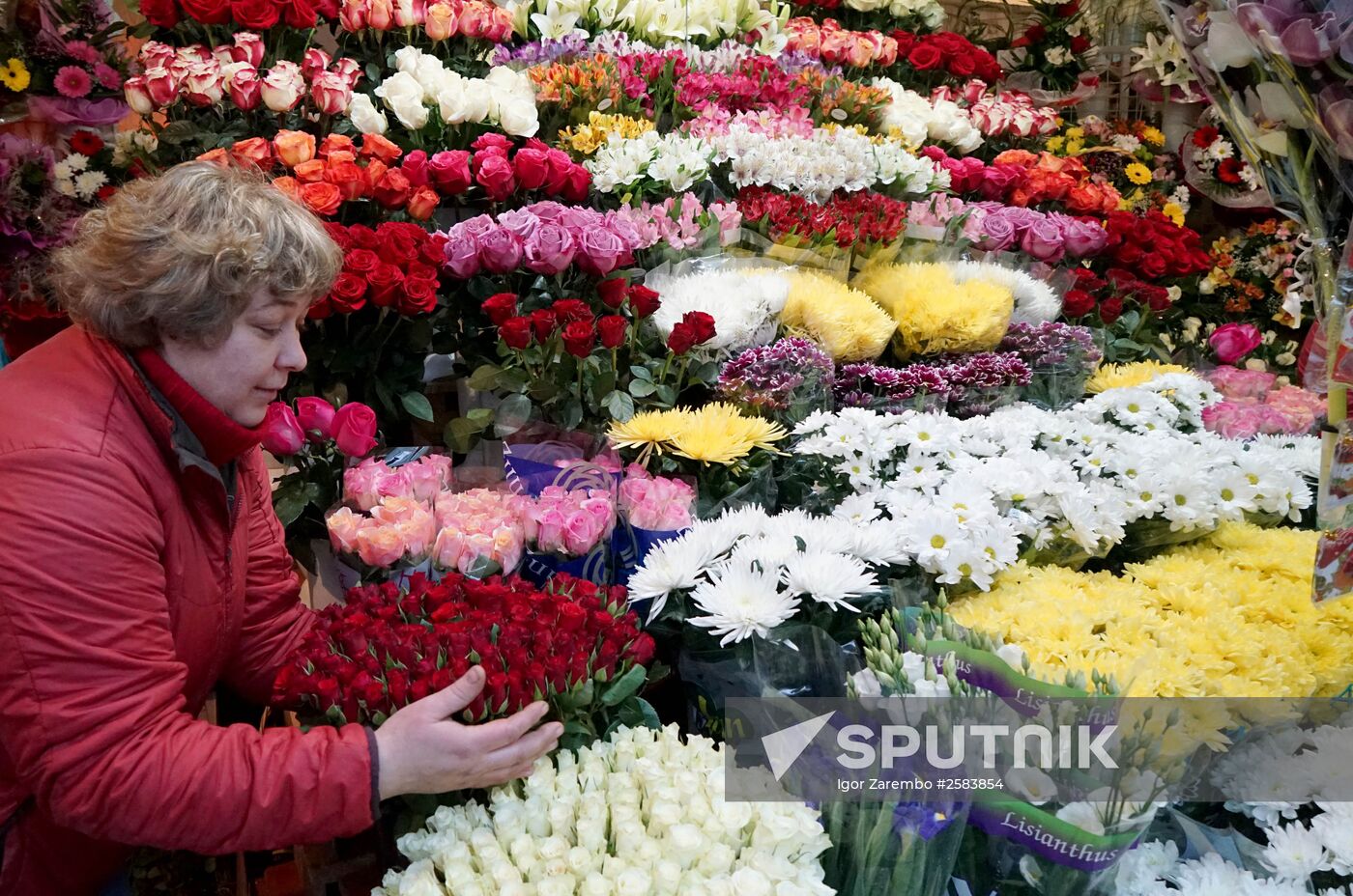 Selling flowers on eve of March 8