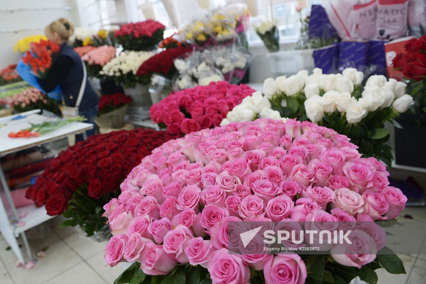 Selling flowers on eve of March 8