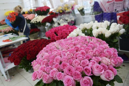 Selling flowers on eve of March 8