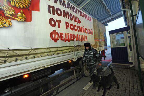 Convoy with humanitarian aid for families of those who died at Zasyadko coal mine arrives at Matveyev-Kurgan checkpoint