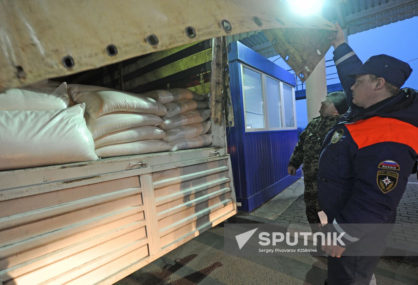 Convoy with humanitarian aid for families of those who died at Zasyadko coal mine arrives at Matveyev-Kurgan checkpoint