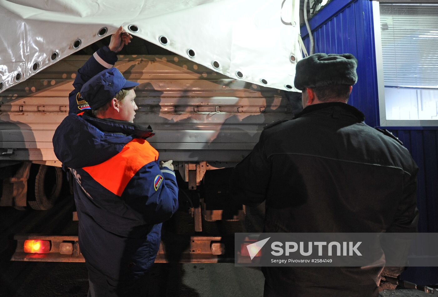 Convoy with humanitarian aid for families of those who died at Zasyadko coal mine arrives at Matveyev-Kurgan checkpoint