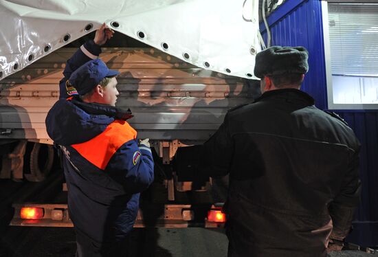 Convoy with humanitarian aid for families of those who died at Zasyadko coal mine arrives at Matveyev-Kurgan checkpoint