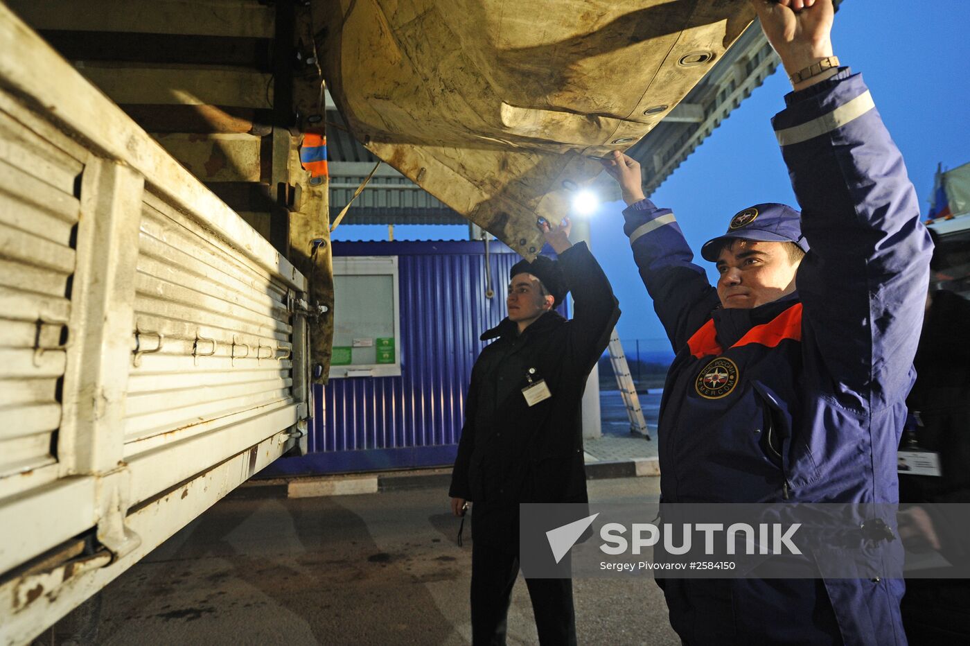 Convoy with humanitarian aid for families of those who died at Zasyadko coal mine arrives at Matveyev-Kurgan checkpoint