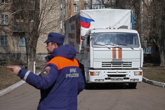 Russian Emergency Ministry delivers humanitarian aid for families of those who died at Zasyadko coal mine arrives at Matveyev-Ku