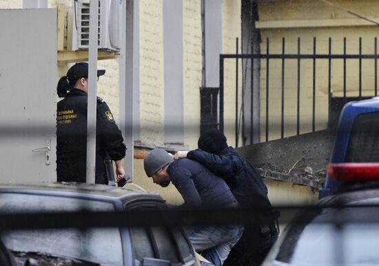 Individuals suspected of murdering Boris Nemtsov delivered to Basmanny Court
