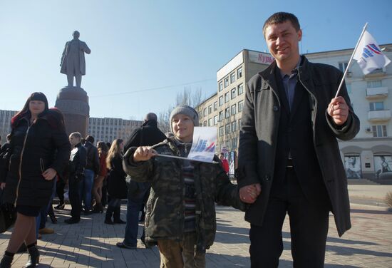 Donetsk residents commemorate poet Taras Shevchenko