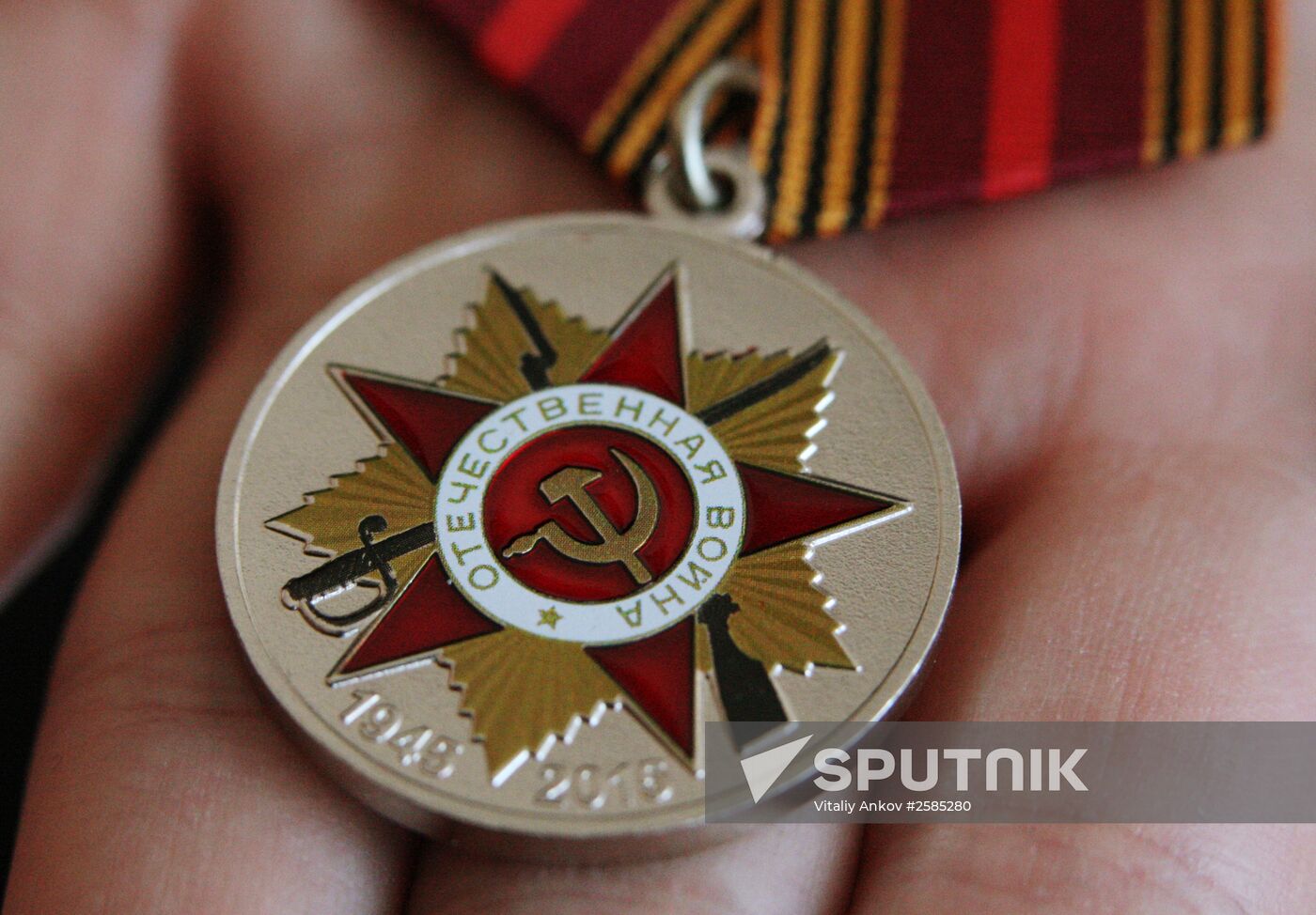 Awarding war veterans and home front workers in the run-up to 70th Victory Day anniversary