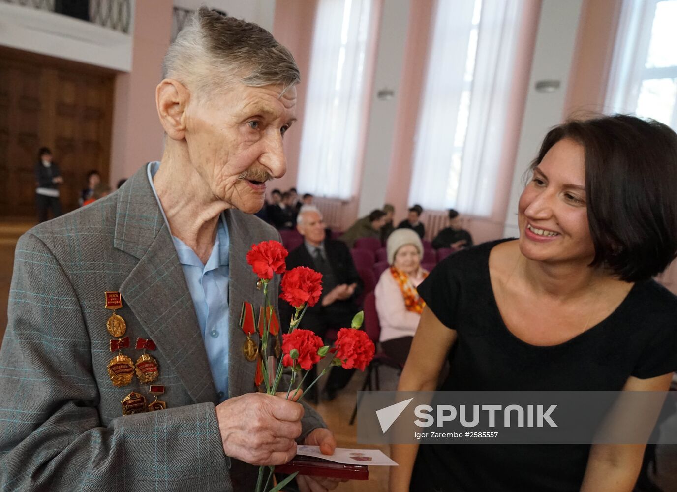 Presenting jubilee medals to war and home front veterans to mark 70th Victory anniversary in the Great Patriotic War of 1941-1945