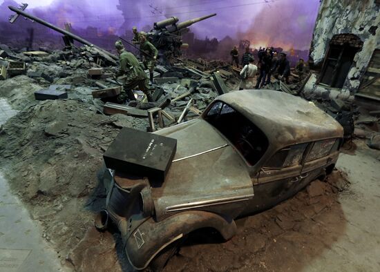 "Battle for Berlin. Banner bearing heroes" 3D panorama at Lenexpo