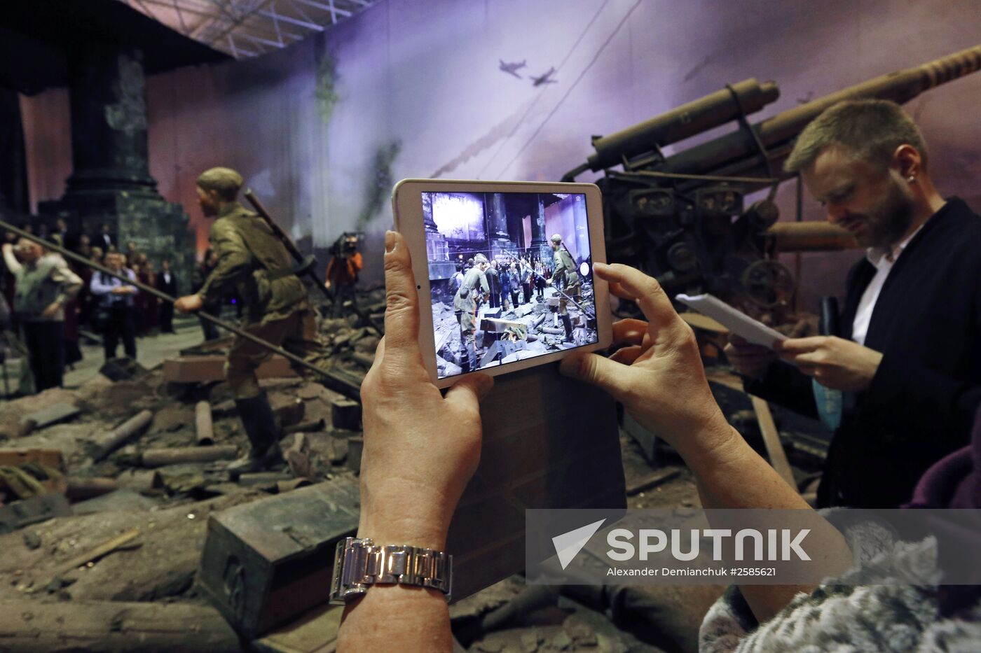 "Battle for Berlin. Banner bearing heroes" 3D panorama at Lenexpo