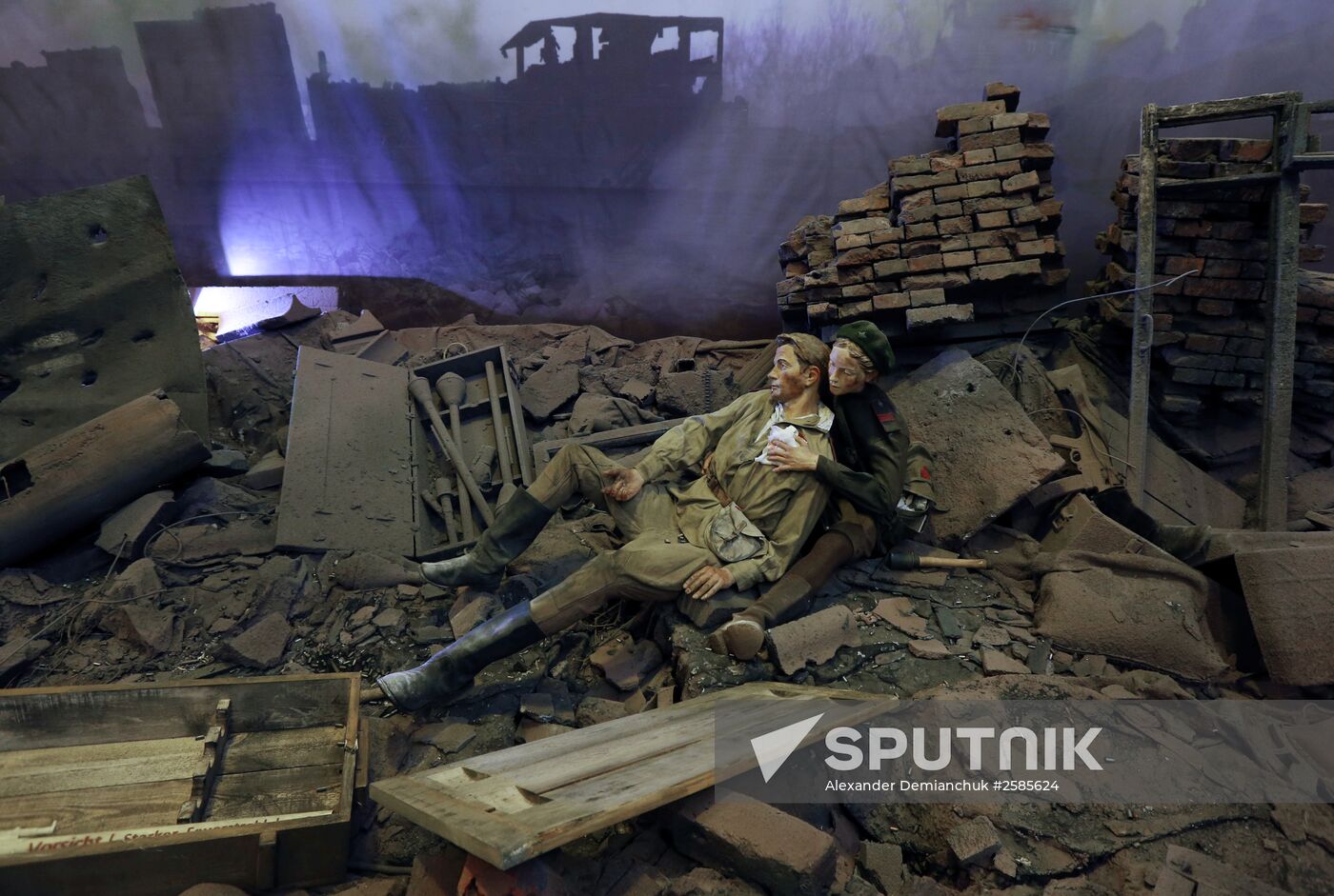 "Battle for Berlin. Banner bearing heroes" 3D panorama at Lenexpo