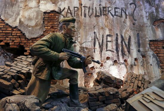 "Battle for Berlin. Banner bearing heroes" 3D panorama at Lenexpo