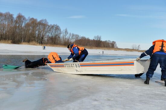 Emergency Situations Ministry ice rescue drills