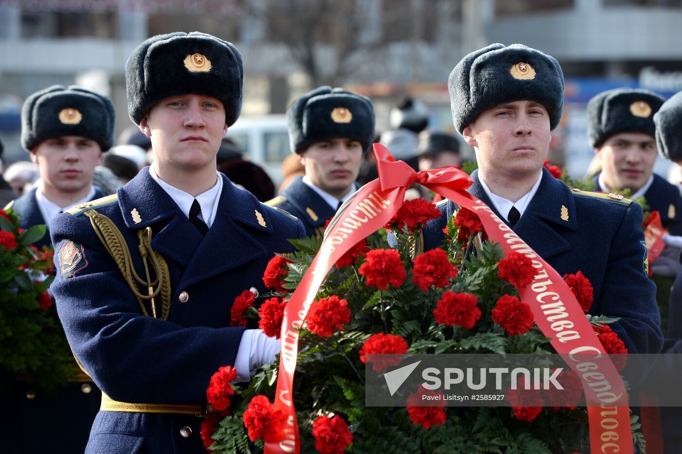 Flower-laying ceremony at monument to Urals Volunteer Tank Corps
