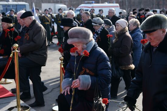Flower-laying ceremony at monument to Urals Volunteer Tank Corps