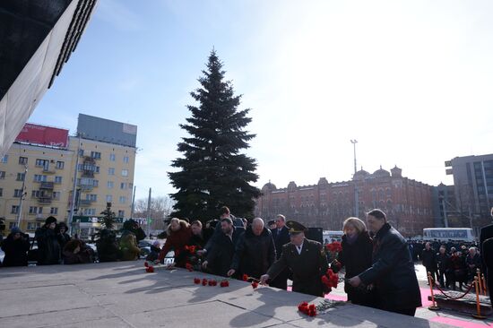 Flower-laying ceremony at monument to Urals Volunteer Tank Corps
