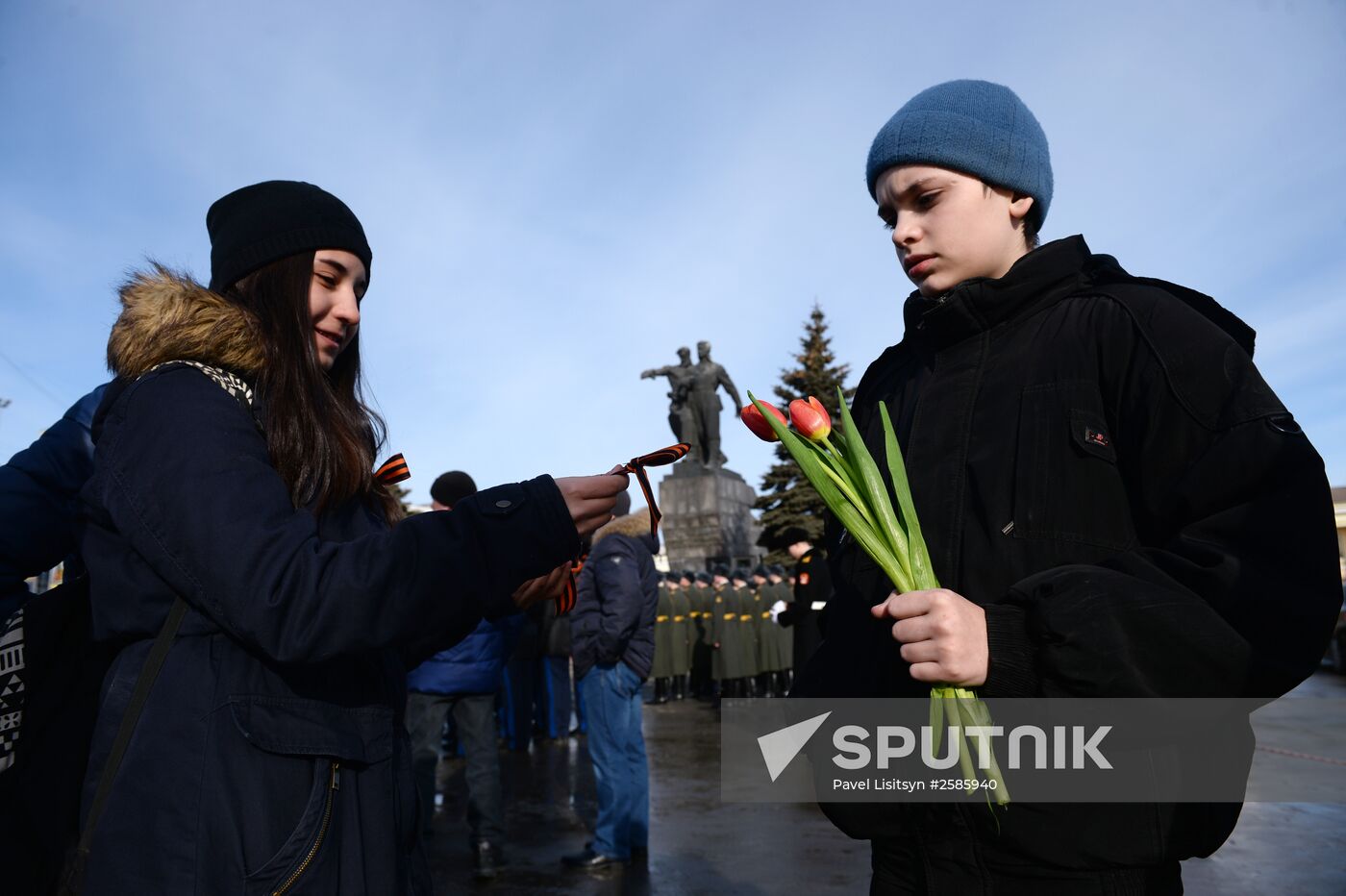 Flower-laying ceremony at monument to Urals Volunteer Tank Corps