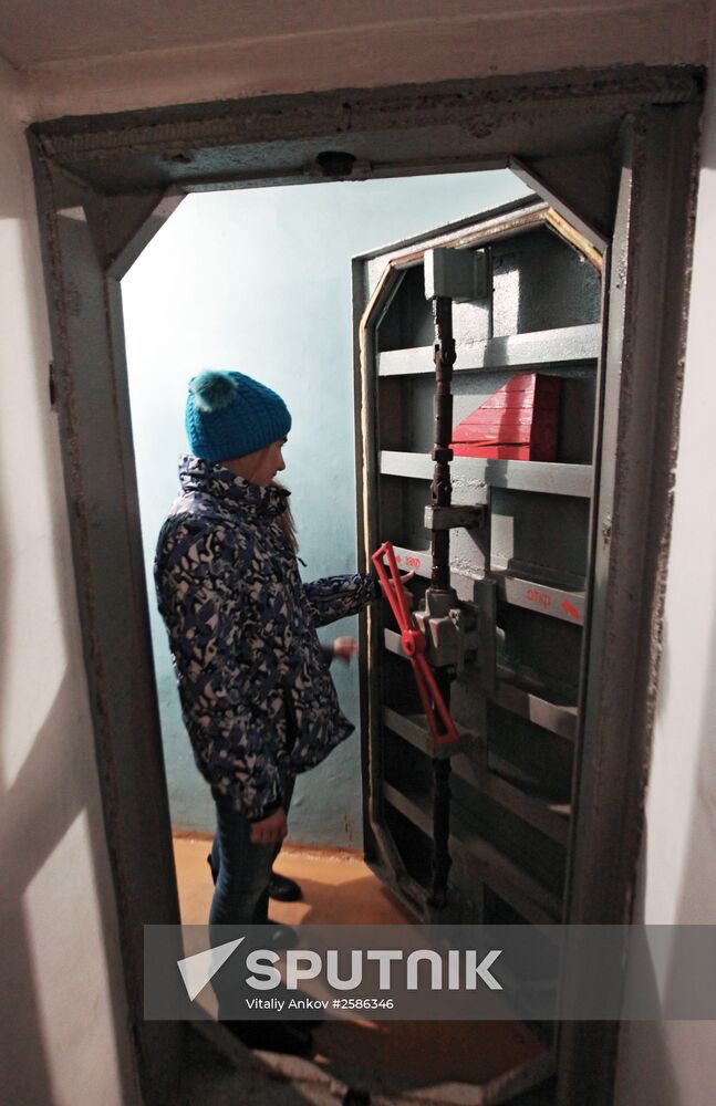 Emergency Situations Ministry tour of bombshelter for schoolchildren