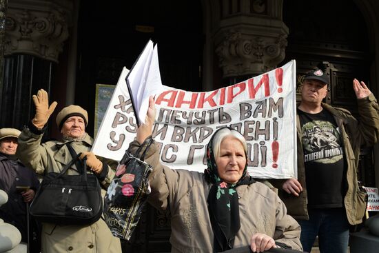 Rally in Kiev under slogans "No to Corruption in Ukraine's Banking!" "No to Deposit and Cridit Slavery in Ukraine!"