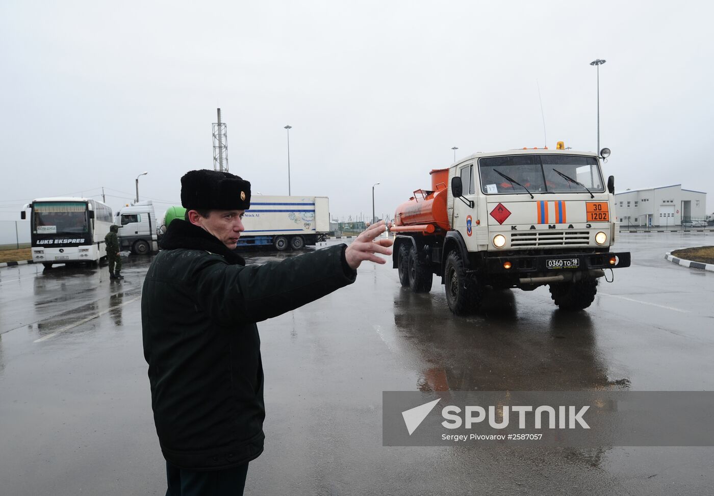 Russian Emergencies Ministry’s special humanitarian aid convoy for Donbas at Matveyev Kurgan border checkpoint in Rostov region