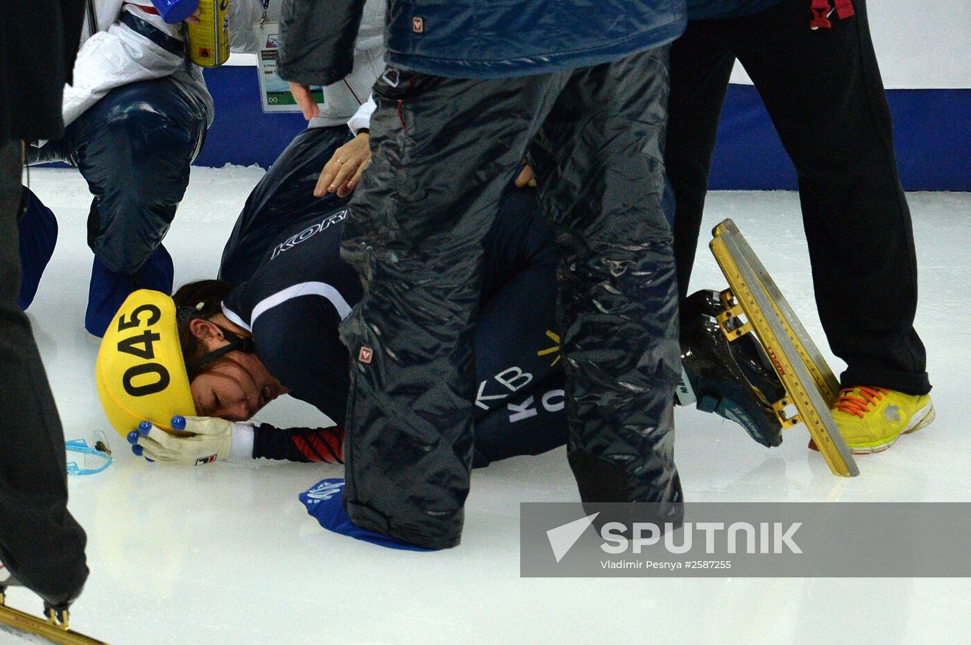 World Short Track Speed Skating Championships. Day One