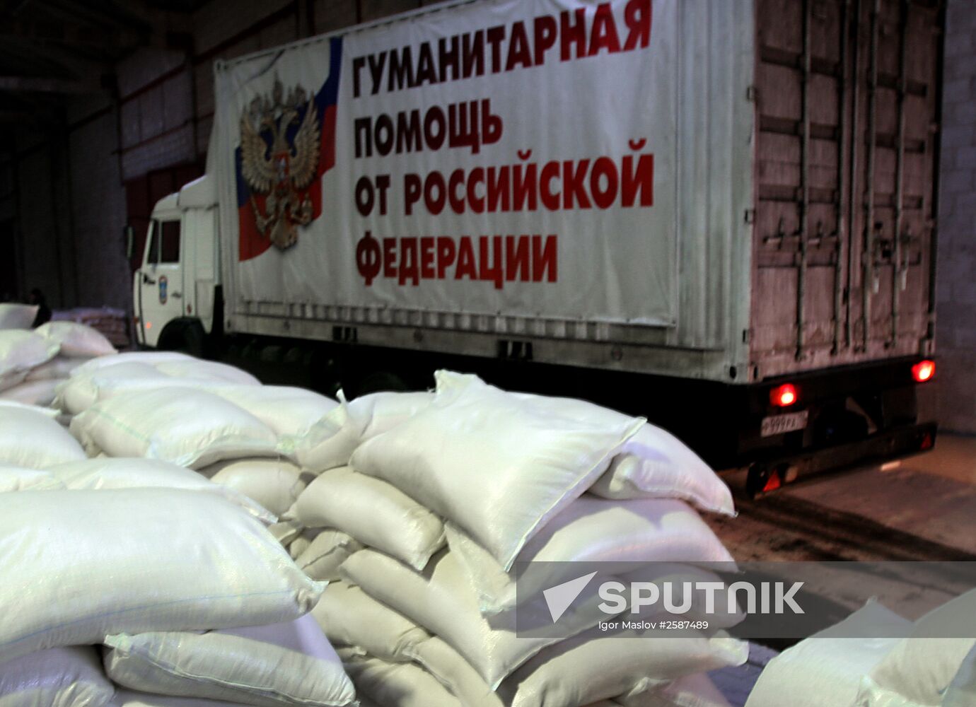 Russian Emergencies Ministry’s special humanitarian aid convoy for Donbas arrives in Donetsk