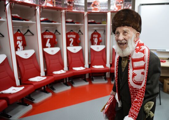 FC Spartak oldest fan visits the club's stadium