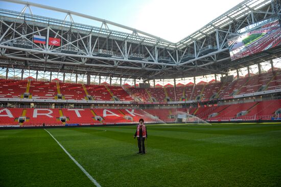 FC Spartak oldest fan visits the club's stadium